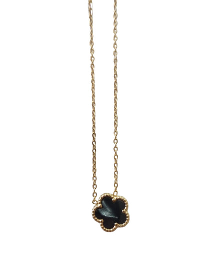 collana in oro vintage con pendente quadrifoglio