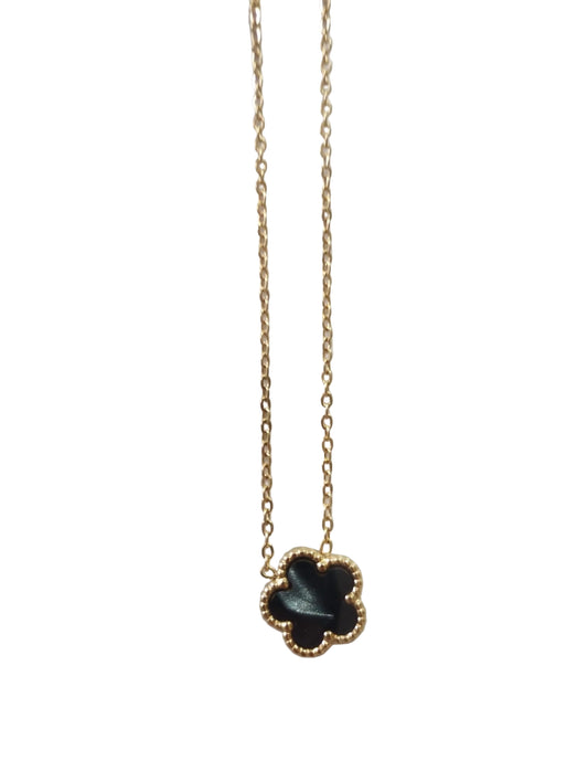 collana in oro vintage con pendente quadrifoglio