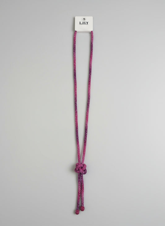 collana color fucsia con pietre brillanti